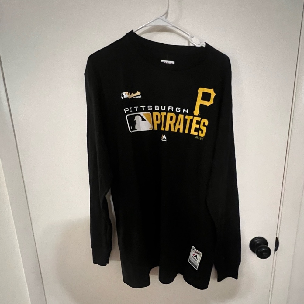 Black Pittsburgh Pirates, long sleeve T-shirt, size XL
